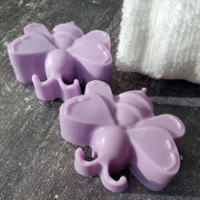 Load image into Gallery viewer, Bee Chill - Goats Milk &amp; Honey Soap - Relaxation Enhancing Aromatherapy Oils
