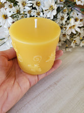 Load image into Gallery viewer, Busy Bees - 100% All Natural Beeswax Candle

